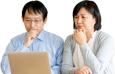 片付けに悩む二人のイメージ